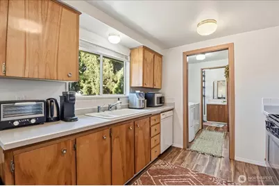 1107 S Spruce Street, Burlington, WA 98233 - Photo 3