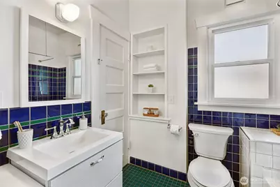 318 N 77th Street, Seattle, WA 98103 - Photo 17