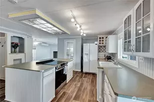 18425 NE 95th St, Redmond, WA 98052 - Photo 7