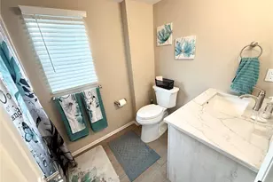 11049 18th Ave SW, Seattle, WA 98146 - Photo 9