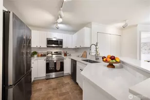 424 102nd Street SE, Bellevue, WA 98004 - Photo 3