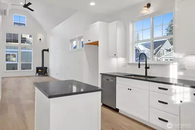 530 E Sunset Drive #14, Bellingham, WA 98225 - Photo 11