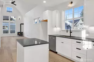 530 E Sunset Dr, Bellingham, WA 98225 - Photo 11