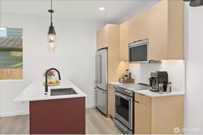 10746 Interlake Avenue N, Seattle, WA 98133 - Photo 3