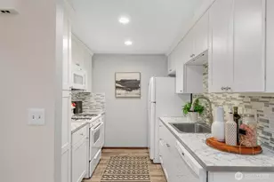 24709 13th Ave S, Des Moines, WA 98198 - Photo 9