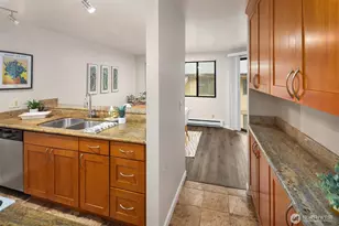 10330 SE 6th St, Bellevue, WA 98004 - Photo 7