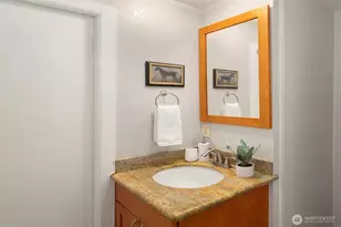 10330 SE 6th St, Bellevue, WA 98004 - Photo 21