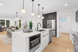 12011 36th Ave NE, Seattle, WA 98125 - Photo 9