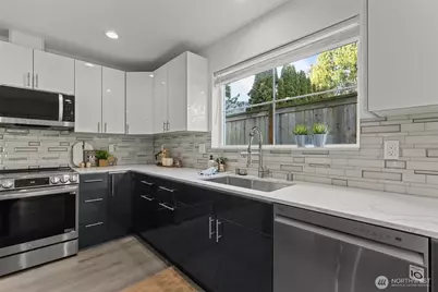 712 NW 95th Street, Seattle, WA 98117 - Photo 13