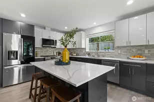 712 NW 95th St, Seattle, WA 98117 - Photo 9