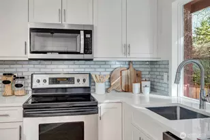 11725 NE 102nd Pl, Kirkland, WA 98033 - Photo 9