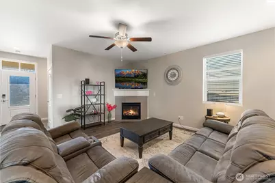 603 Bondgard Avenue E, Enumclaw, WA 98022 - Photo 5