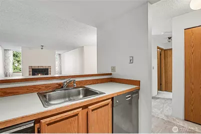 13717 Linden Avenue N #229, Seattle, WA 98133 - Photo 7