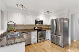 21318 Pioneer Way, Edmonds, WA 98026 - Photo 9