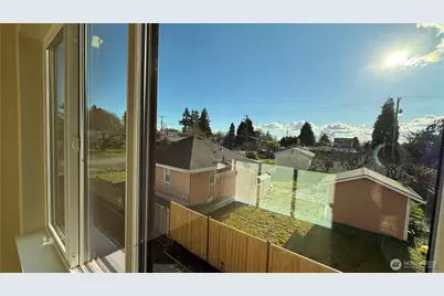 9025 38th Avenue S, Seattle, WA 98118 - Photo 27