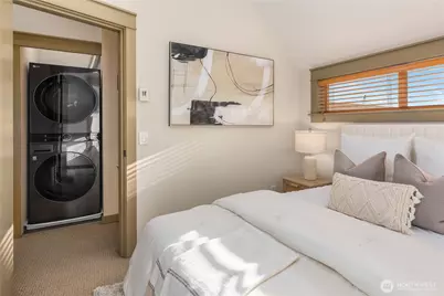 3411 Meridian Avenue N, Seattle, WA 98103 - Photo 13