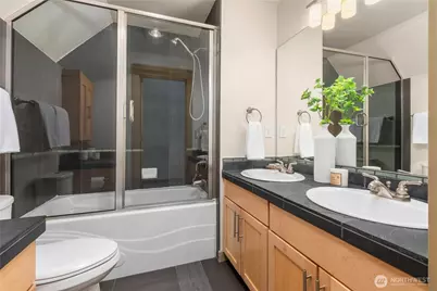 3411 Meridian Avenue N, Seattle, WA 98103 - Photo 11