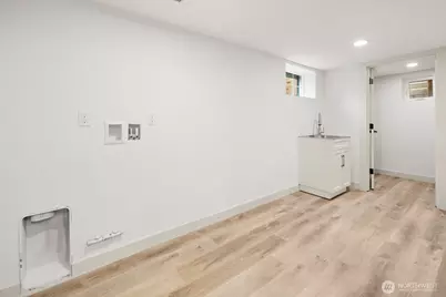 3037 21st Avenue W, Seattle, WA 98199 - Photo 35