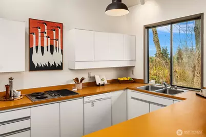 11519 Sea Breeze Avenue SW, Vashon, WA 98070 - Photo 13