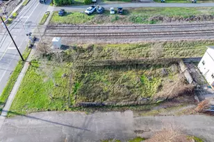 915 W 1st St, Centralia, WA 98531 - Photo 1