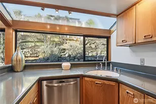 5052 Pullman Ave NE, Seattle, WA 98105 - Photo 11