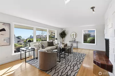 5052 Pullman Avenue NE, Seattle, WA 98105 - Photo 3