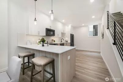 2019 W Bertona, Seattle, WA 98199 - Photo 5