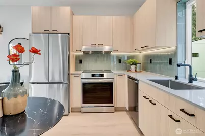 4409 B S Holly Street, Seattle, WA 98118 - Photo 9