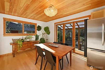 5537 32nd Avenue S, Seattle, WA 98118 - Photo 7