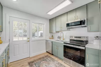 98056 768 Dayton Avenue NE, Renton, WA 98056 - Photo 9