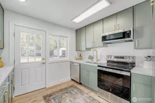 98056 768 Dayton Ave NE, Renton, WA 98056 - Photo 9