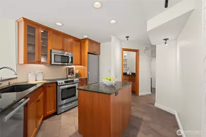 3100 Fairview Avenue E #302, Seattle, WA 98102 - Photo 11