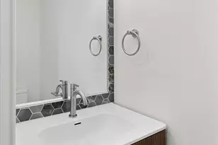 2349 B NE 127th St, Seattle, WA 98125 - Photo 11