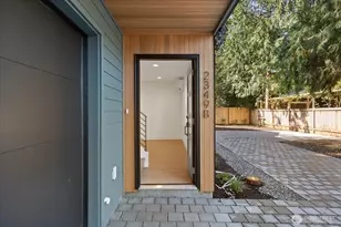 2349 B NE 127th St, Seattle, WA 98125 - Photo 3