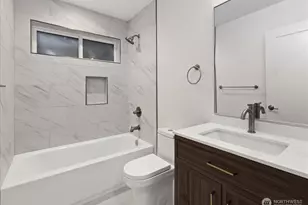 2349 B NE 127th St, Seattle, WA 98125 - Photo 19