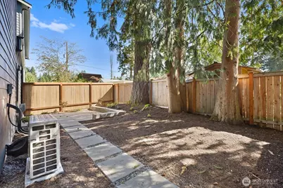 2349 B NE 127th Street, Seattle, WA 98125 - Photo 21