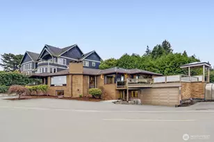 9922 Triton Dr NW, Seattle, WA 98117 - Photo 37