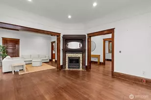 414 NE 42nd St, Seattle, WA 98105 - Photo 9