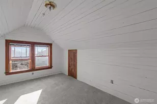 414 NE 42nd St, Seattle, WA 98105 - Photo 27