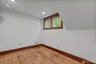 414 NE 42nd St, Seattle, WA 98105 - Photo 23