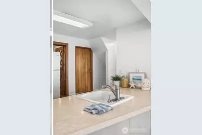 913 E Herron Blvd, Herron Island, WA 98349 - Photo 7