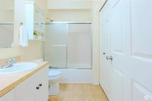 801 Rainier Ave N, Renton, WA 98057 - Photo 9