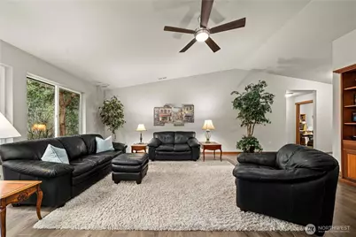 5901 45th Avenue Ct E, Tacoma, WA 98443 - Photo 9