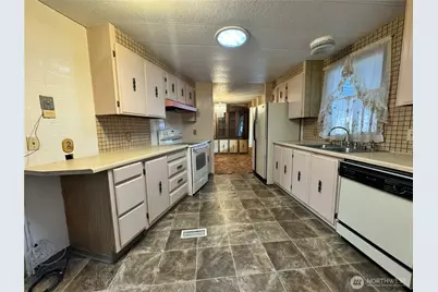 2430 Meadowlark Lane, Kelso, WA 98626 - Photo 15