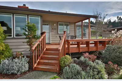 8201 Olympic View Lane, Clinton, WA 98236 - Photo 3