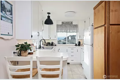 8201 Olympic View Lane, Clinton, WA 98236 - Photo 13