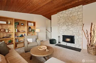 8201 Olympic View Ln, Clinton, WA 98236 - Photo 9