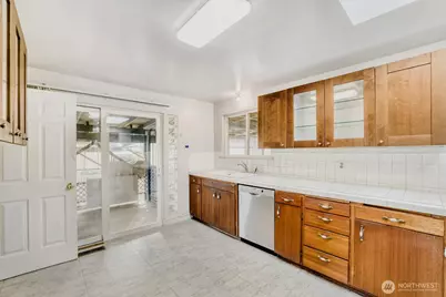 17028 Larch Way, Lynnwood, WA 98037 - Photo 9