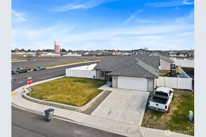 925 S 11th Avenue, Othello, WA 99344 - Photo 1
