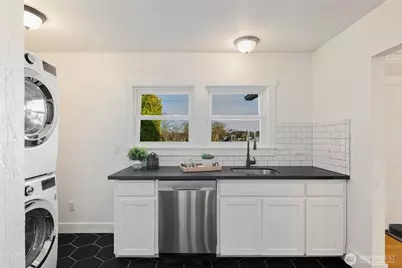 8451 30th Avenue SW, Seattle, WA 98126 - Photo 13